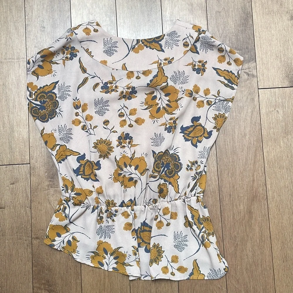 Leith Floral Asymmetrical Top Shortsleeves Blouse Brown elastic Waist Small S - Picture 7 of 11